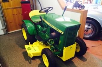 John Deere 110 Lawn Tractor